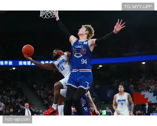 王哲林内线技术成熟 上海男篮进攻体系更加丰富 王哲林内线技术成熟 上海男篮进攻体系更加丰富